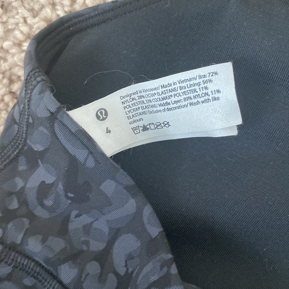 Lululemon High Neck Sports Bra. Size 4. - Picture 3 of 3
